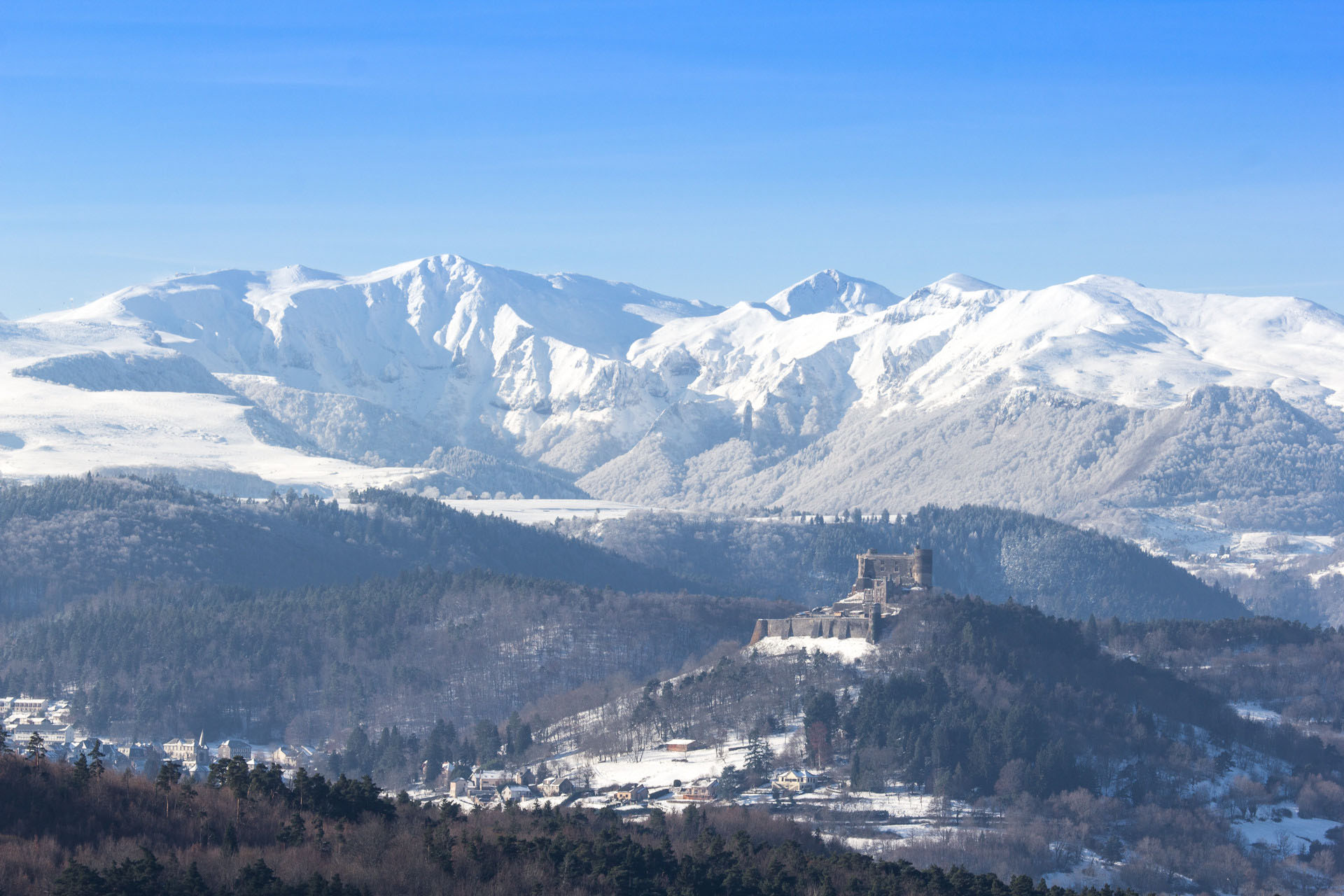 Le Château de Murol sous la neige